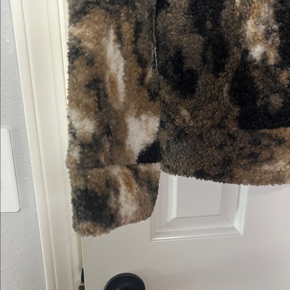 VRST Men's Black and Brown Sherpa Jacket - Picture 6 of 8